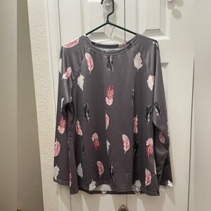 Gray Feather Print Long Sleeve Top NEW
NEVER WORN